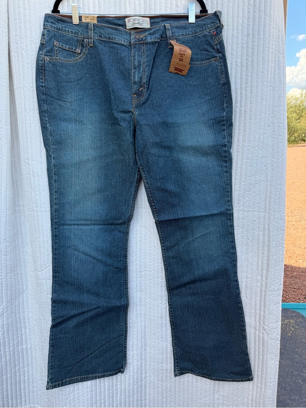 Levi's Bootcut Jeans in Medium Blue Wash 18 Long